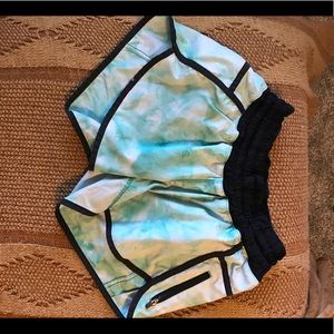 Lululemon shorts size 6
